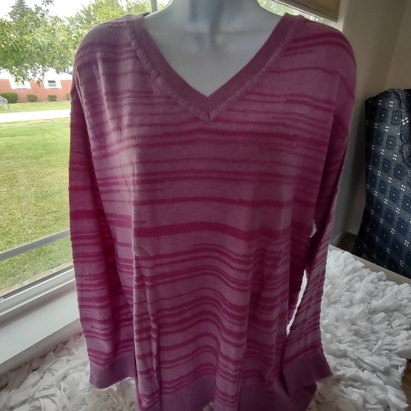 CHICO'S SIZE 1, NWT TEXTURED V-NECK PULLOVER, ORCHID - Picture 1 of 8
